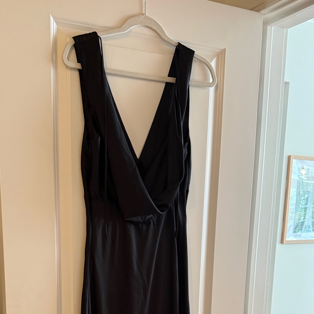 Abercrombie & Fitch Black Satin Cowl Back Maxi Dress V-Neck Size MT Romantic - Picture 4 of 4